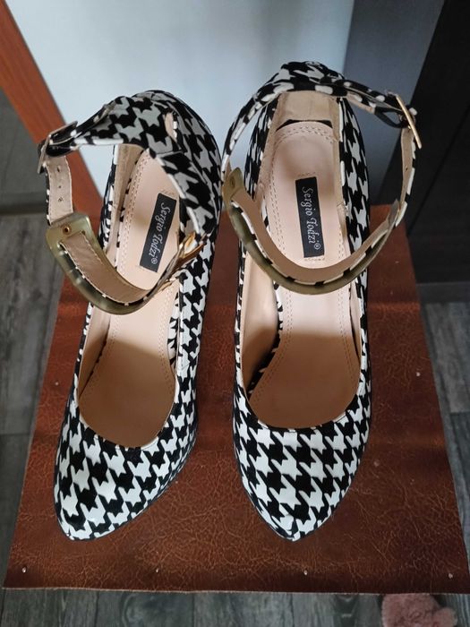 Buty damskie - Szpilki na platformie