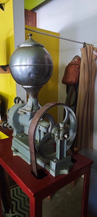 Vendo moinho de café antigo