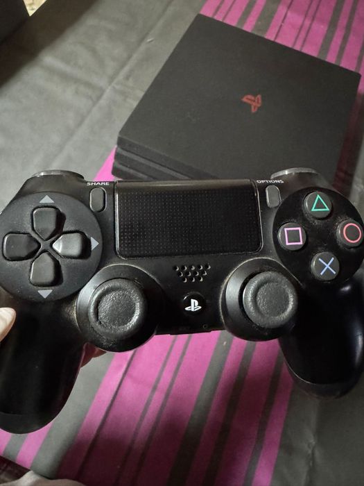 PS4 Pro 1TB ótimas condições + GTA V + Red Dead Redemption 2
