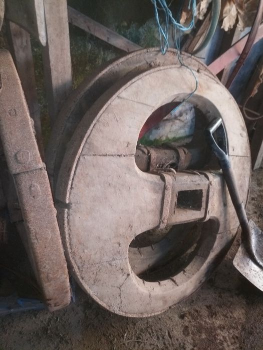 4 Rodas antigas de carro bois com eixos para mesas ou bancos de quinta