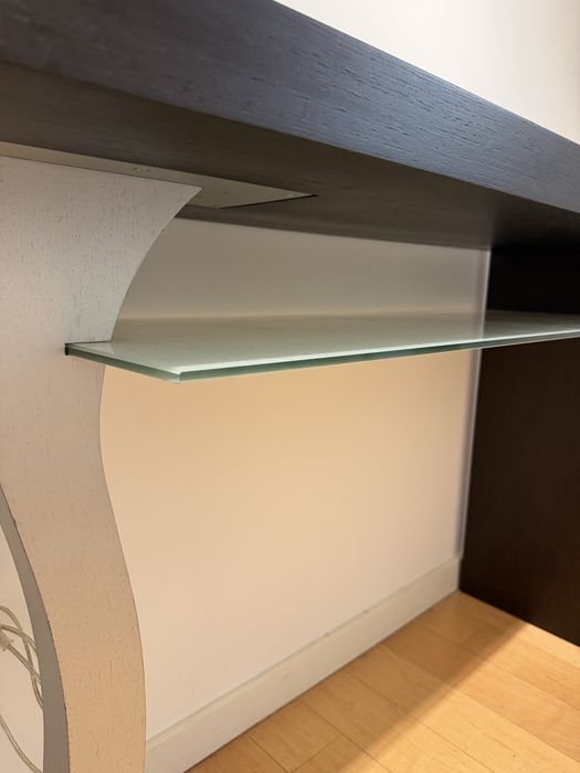 Consola Antarte em madeira e vidro – design contemporâneo de luxo