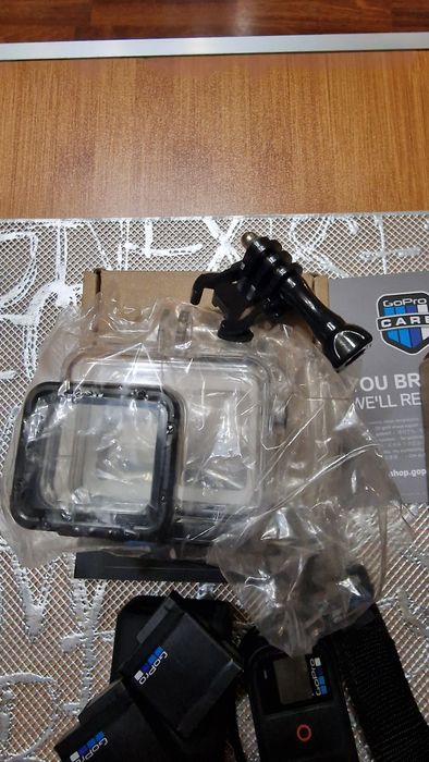 Екшн - камера GoPro Hero 5  отличное состояние , аксессуары.