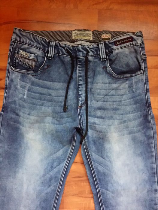 Spodnie jeansowe młodzieżowe