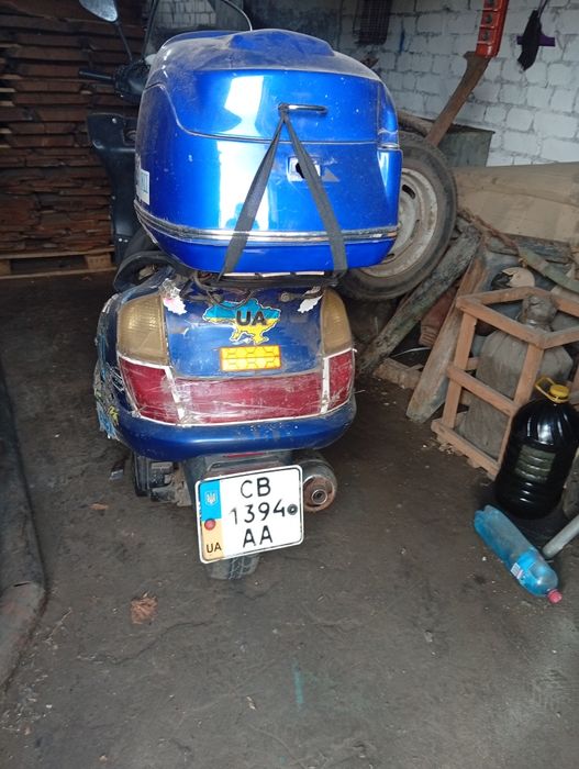 Скутер 150 кубів двомісний продам.