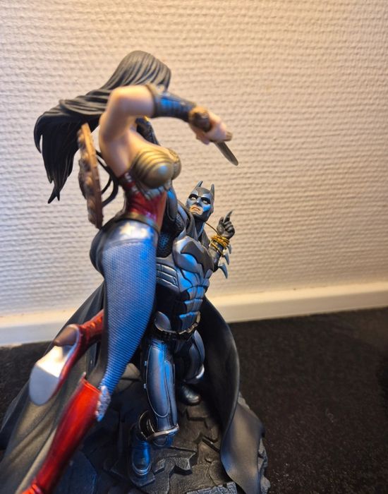 Figurka edycja kolekcjonerska Injustice 2