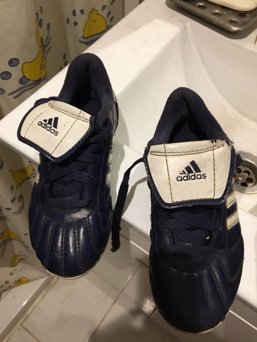 Chuteiras de criança Adidas numero 29 em bom estado