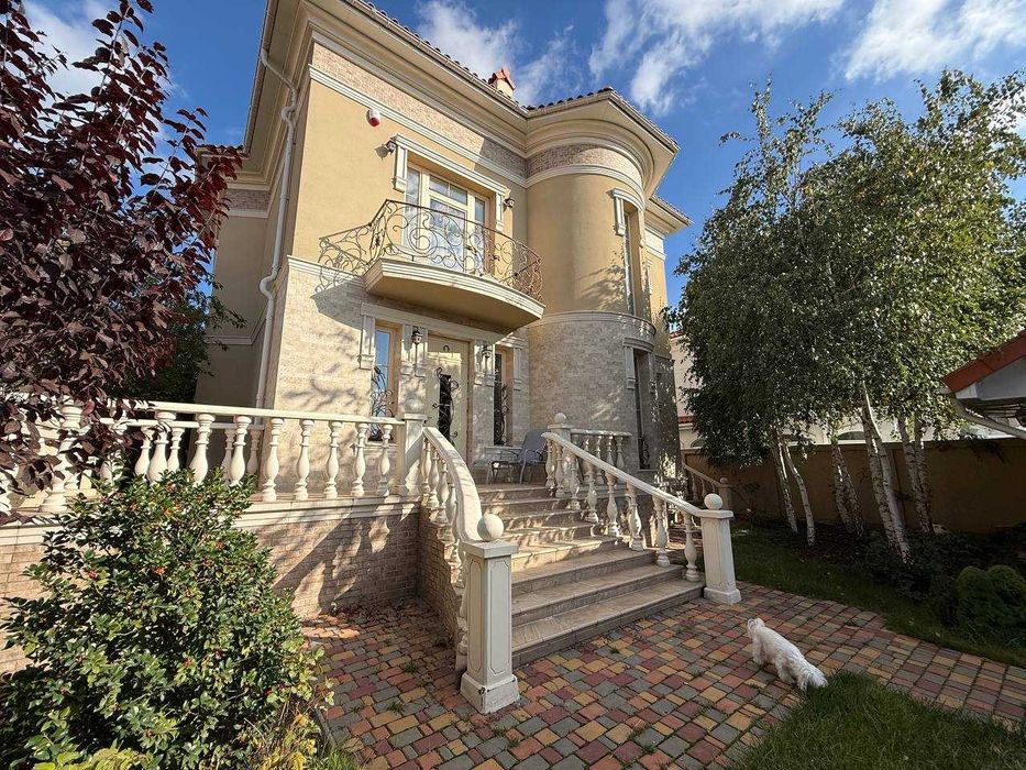 Продам хозяйский дом у моря в Совиньоне — 296 м², закрытый поселок!