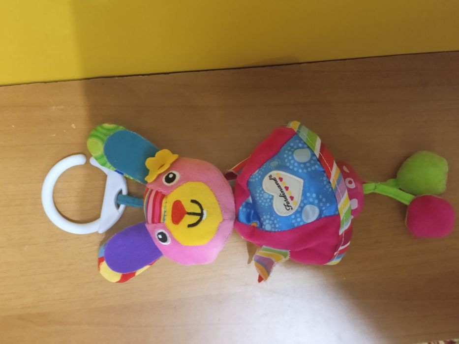 Игрушки на детскую коляску ,кроватку , лот .