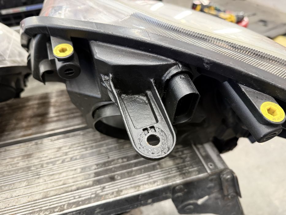 Lampa Prawa+Lewa Ford Kuga MK1 Soczewka uszkodzone