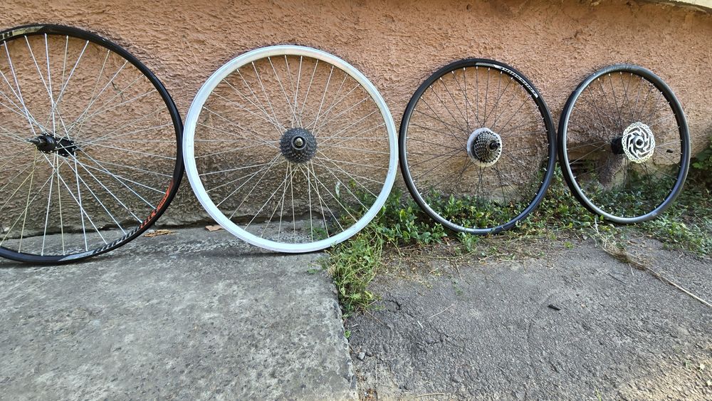 Колеса 28 дюймів касета, тріскачка, динамовтулка переднє