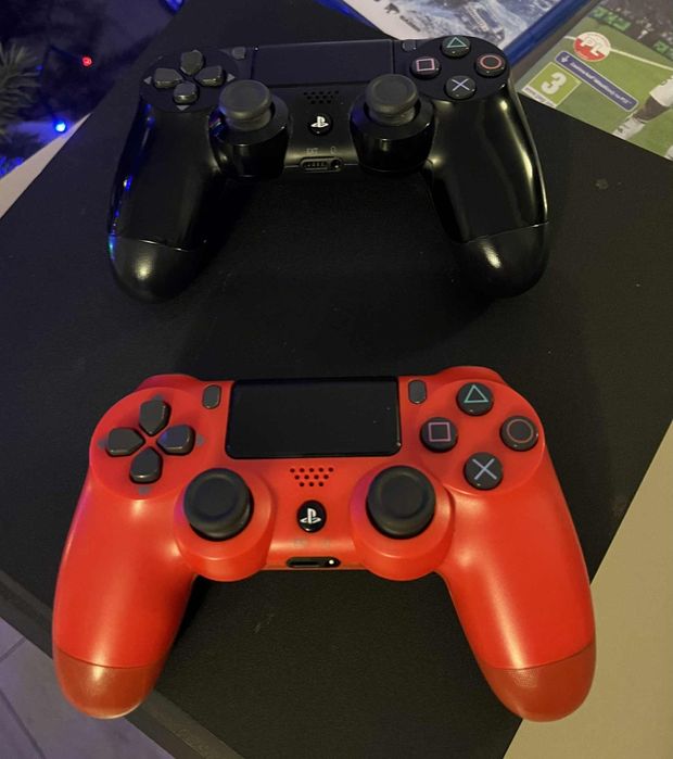 PlayStation 4 + 2 pady 1(nowy) + 8gier