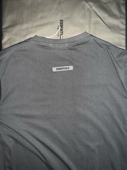 Футболка Essentials