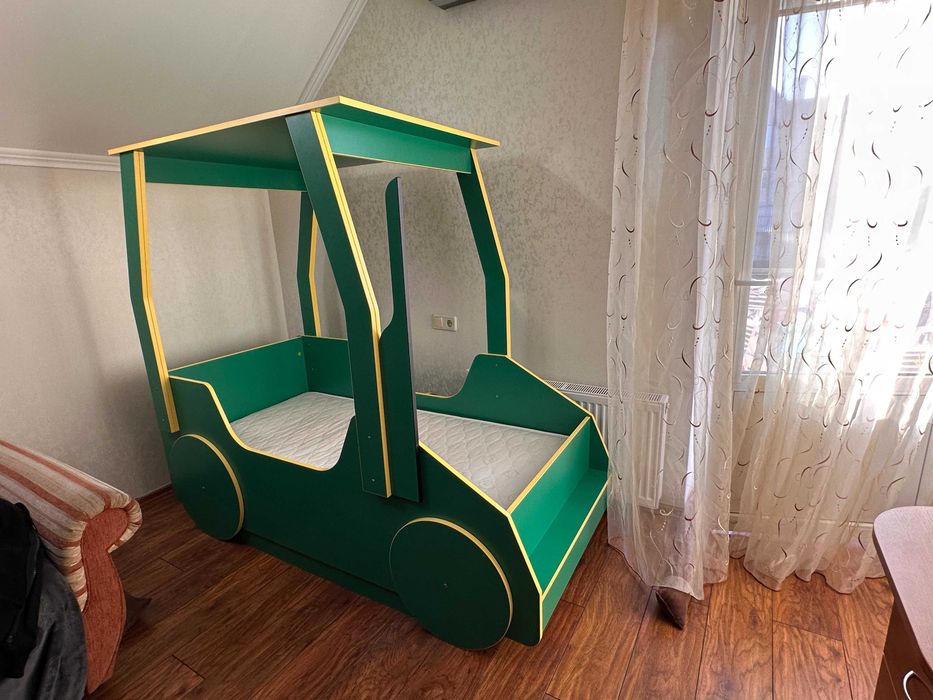 Дитяче ліжко "Трактор" б/в