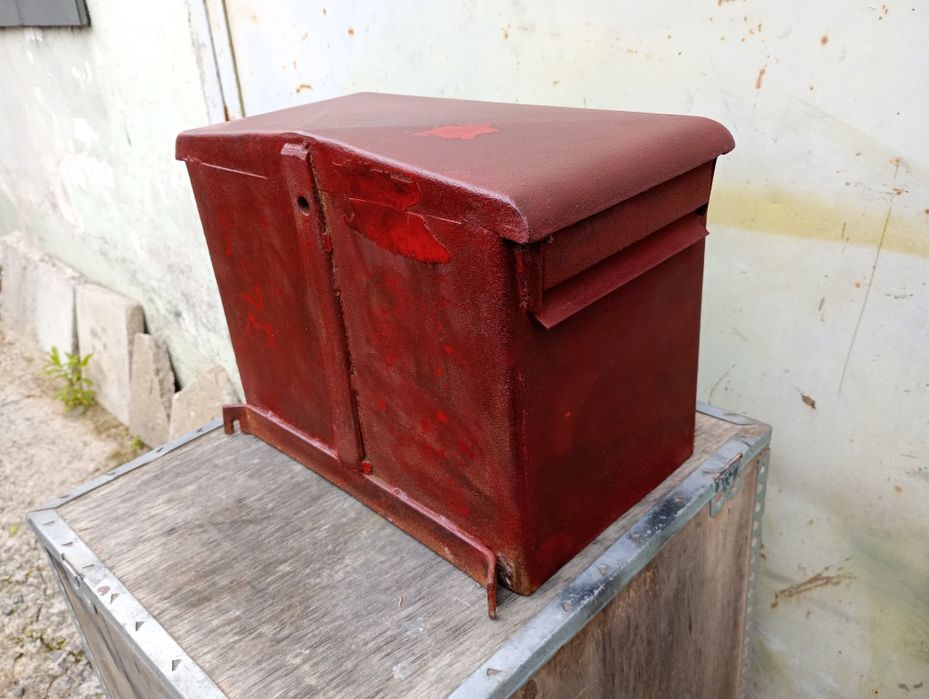 Stara Skrzynka Pocztowa na Listy Ciężka