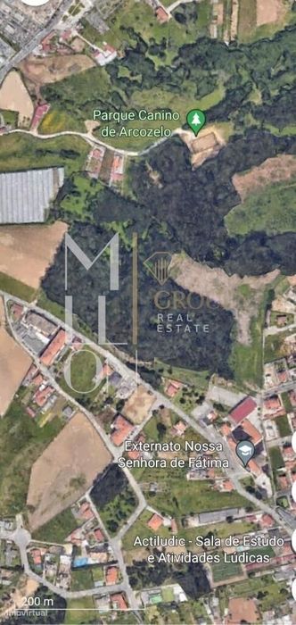 Terreno bem localizado em Arcozelo confinante com o Externato Nossa Se