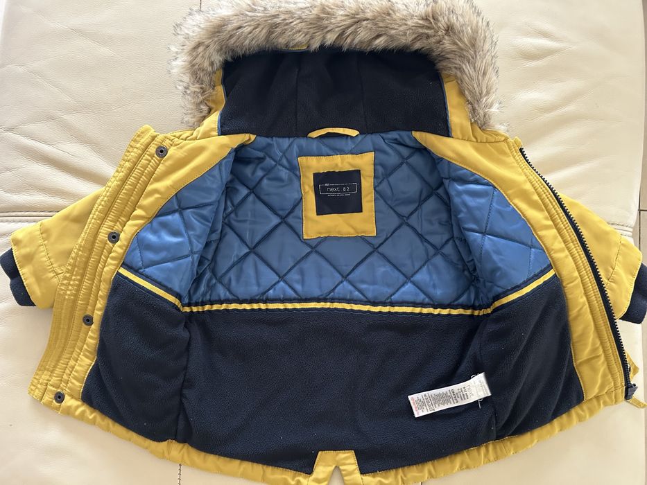 Zimowa, ochrowa kurtka ze sztucznym futrem marki Next