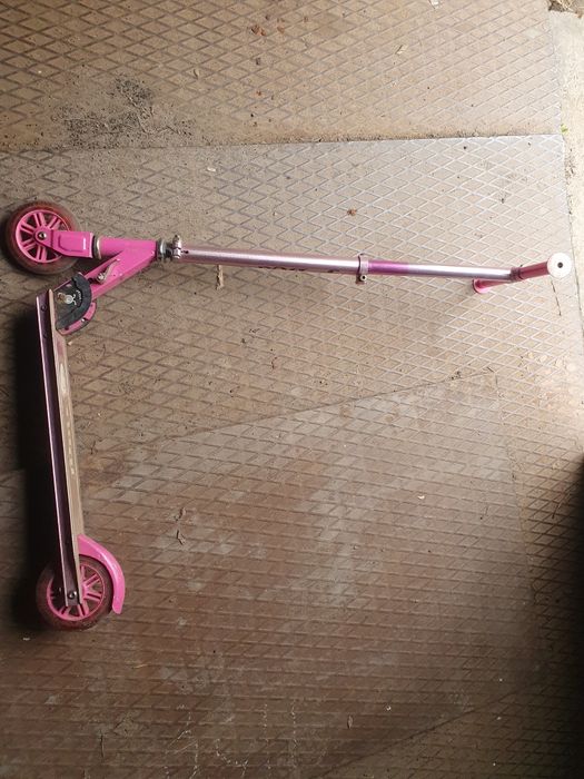 Дитячий самокат для дівчинки