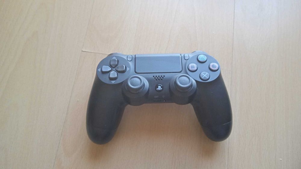 Vendo PlayStation 4 como nova