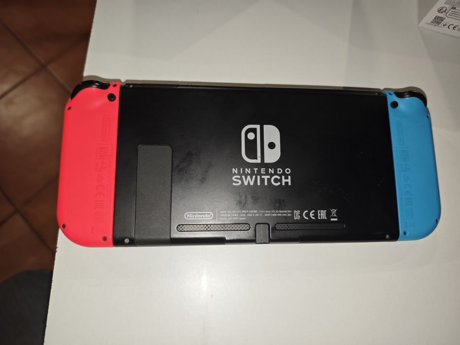 Nintendo Switch V2 (Desbloqueada)