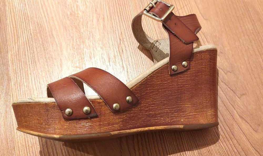 Sandálias de Cunha Marca Aldo