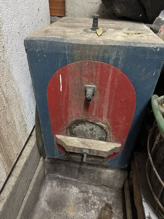 Cubas de vinho em bom estado ….