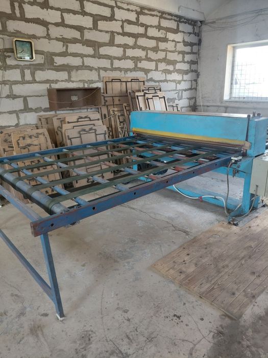 Продам Ролевий прес . Формат 1800 .пр-во  Реста. Для висечкi заготовок из картона .Макулатурний пресс 16тон  пр- ва. Овидеополь  (( вес тюка 270 кг