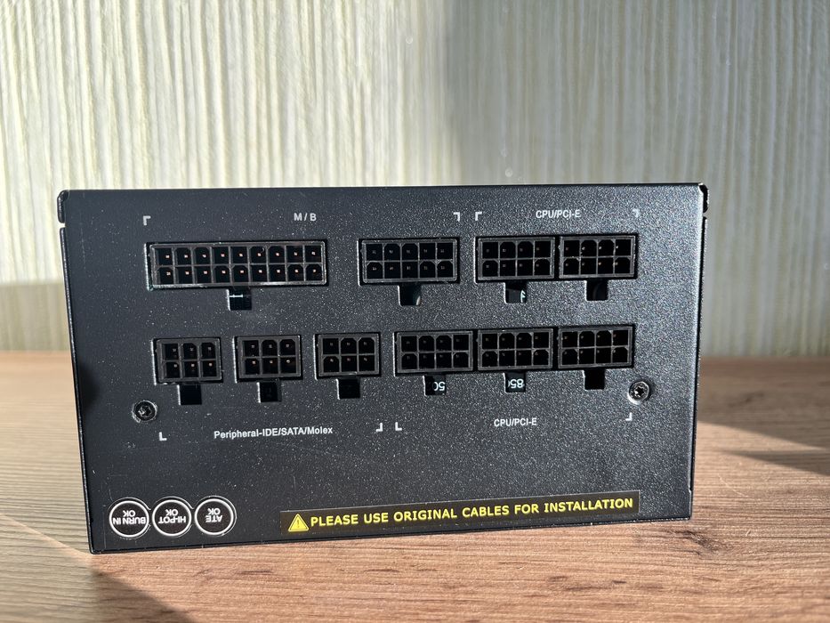 Блок живлення Gigabyte P750GM