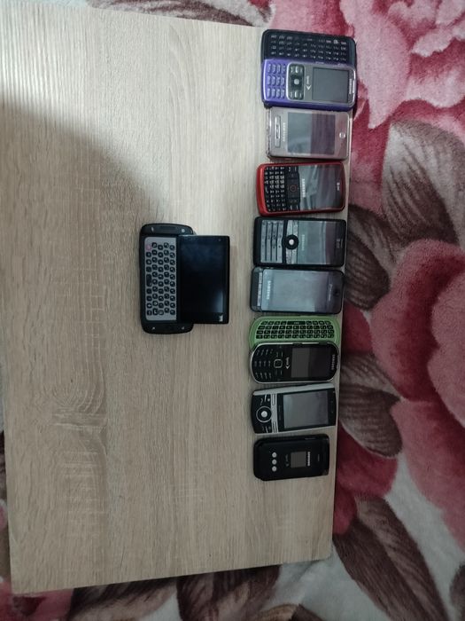 Продам лот мобільних телефонів SAMSUNG