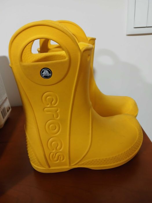 Botas de criança - marca Crocs C9 (tamanho 26/27)