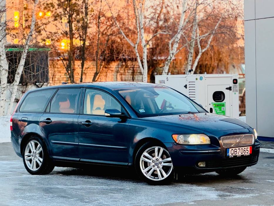 Срочно продам Volvo V50 2.4 на АКПП