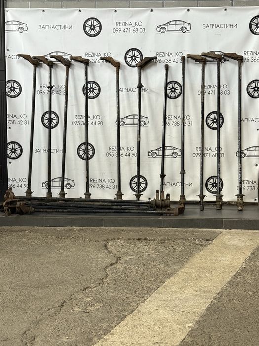 Торсіони передні (лівий,правий) Toyota Hiace довга база 1995-2010 р.