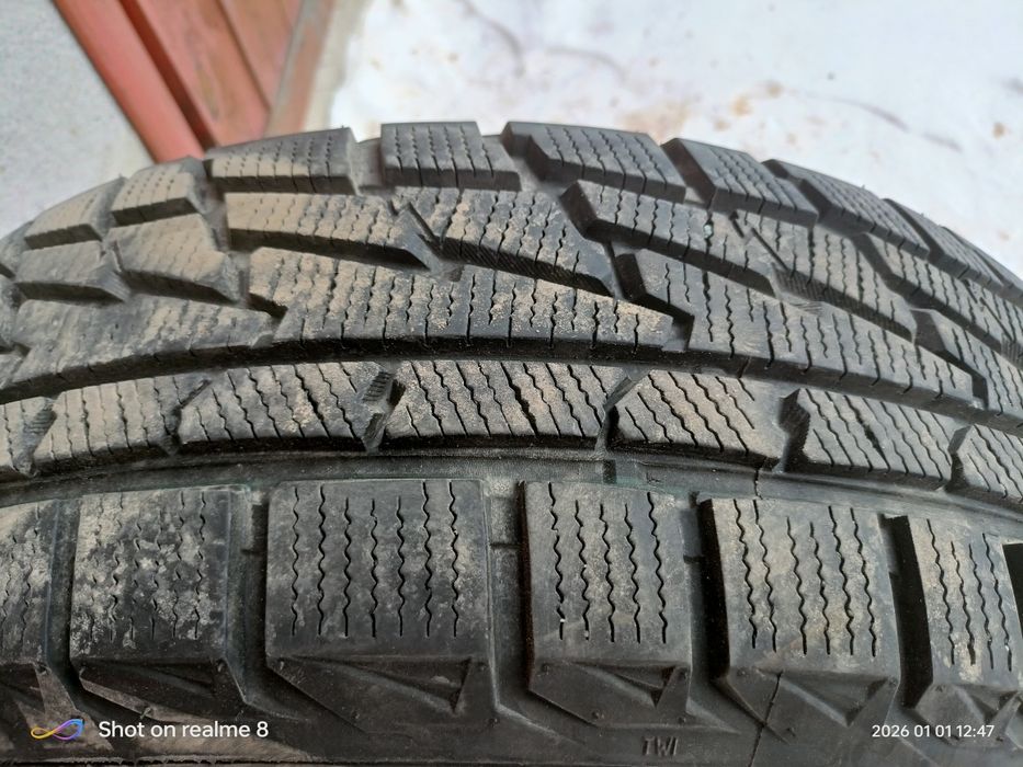 Зимова резина 215 65 r16