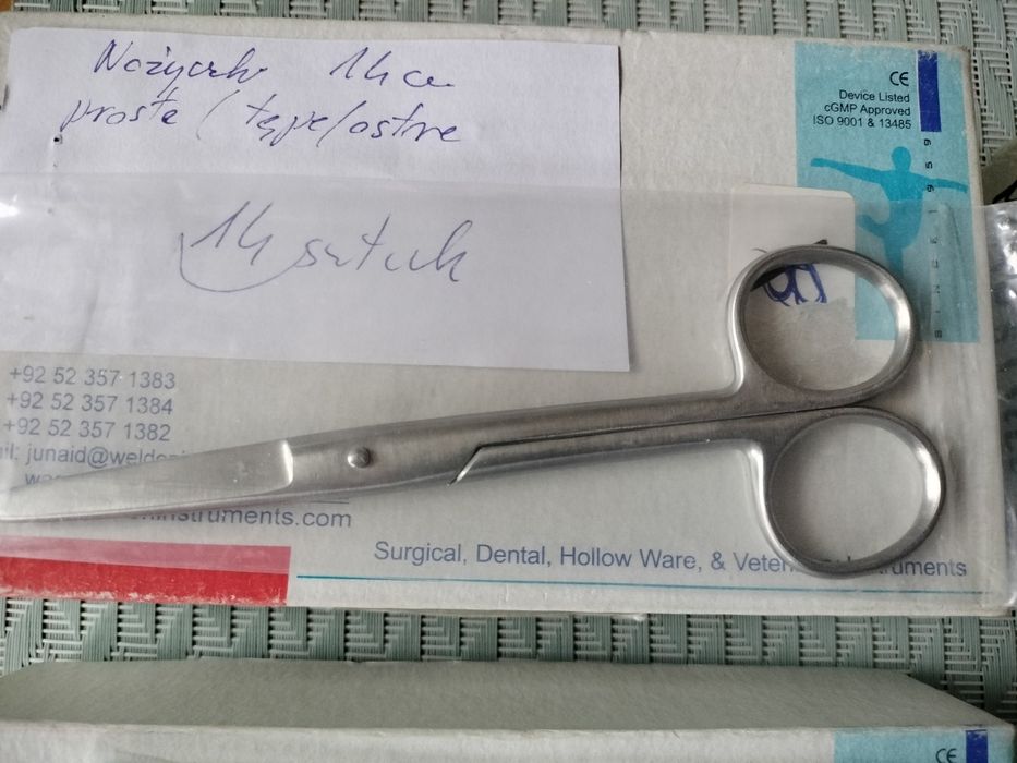 Nożyczki, lusterka i pincety medyczne