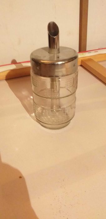 Cukiernica szklana z dozownikiem z okresu PRL