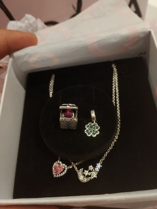 2 Colares Pandora, com 2 berloque