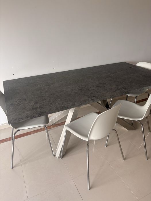 Mesa de sala cinza