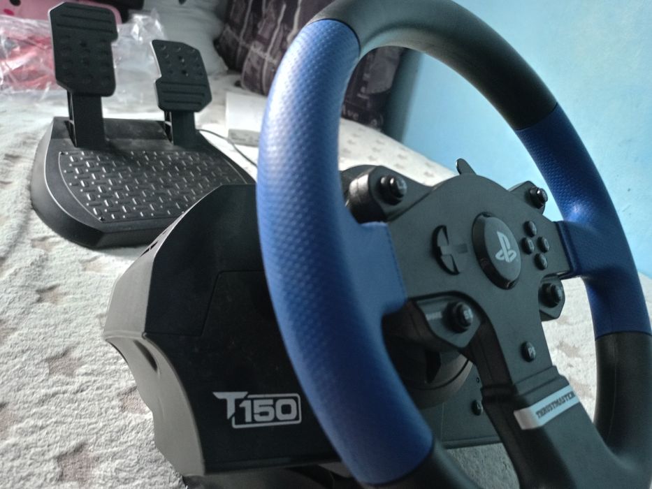 Thrumaster T150.