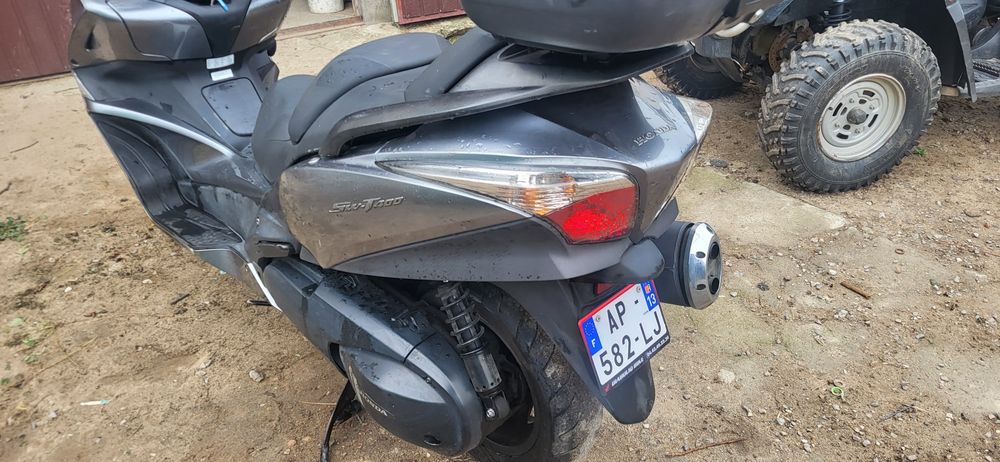 Motocykl Skuter Honda SW-T 400