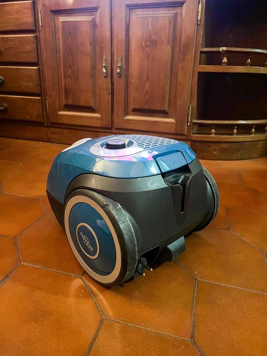 Vendo aspirador Bosch BGL25KMON/04 (Serie 2 MoveOn Mini) + 3 Sacos