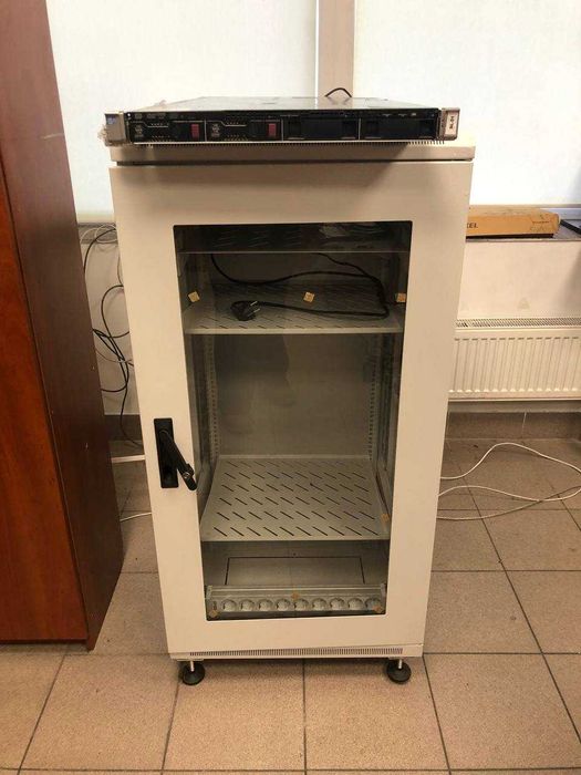 15000 грн. Продам сервер Intel Xeon+серверну шафу. Відмінний стан