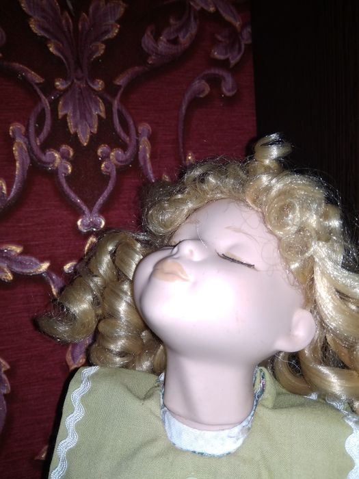 Керамическая куколка из серии "поцелуй"