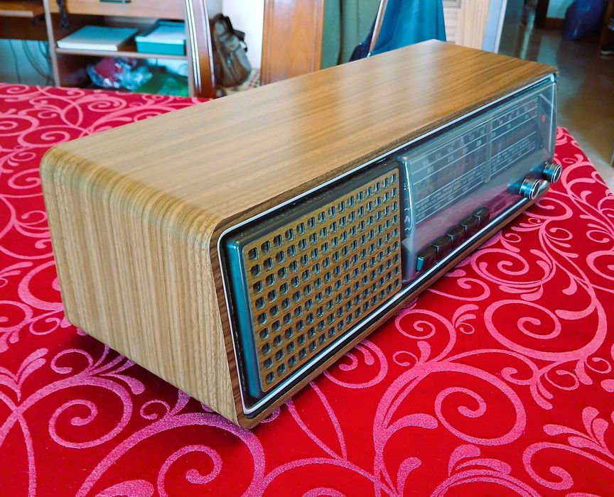 Rádio Grundig RF 420 fabricado em Portugal