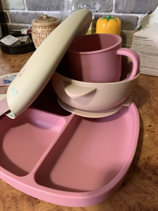 Дятячий посуд для дівчинки