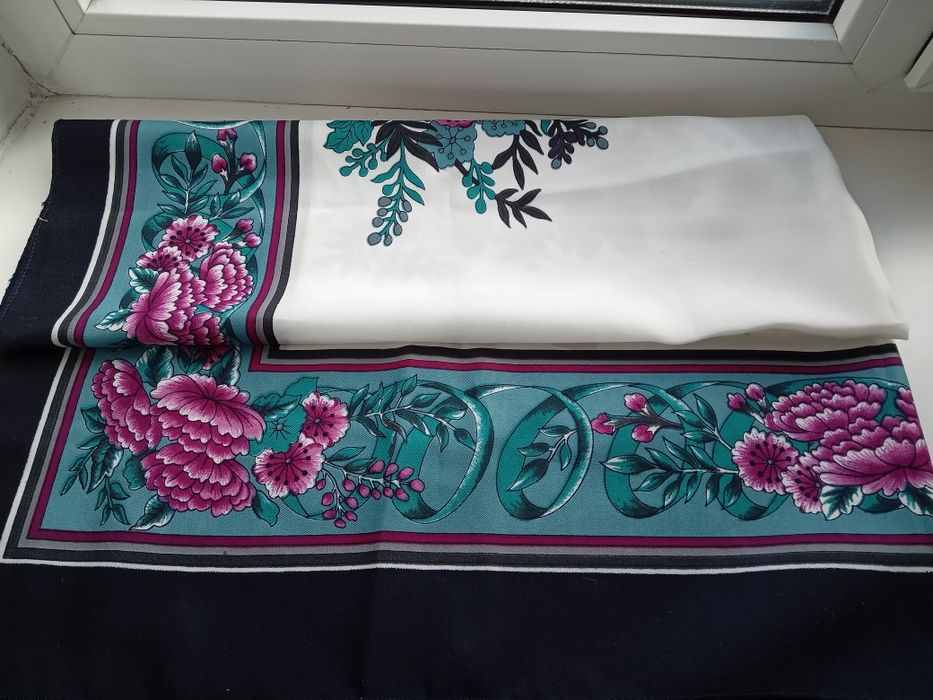 Продам платок на подарок 112х112 см