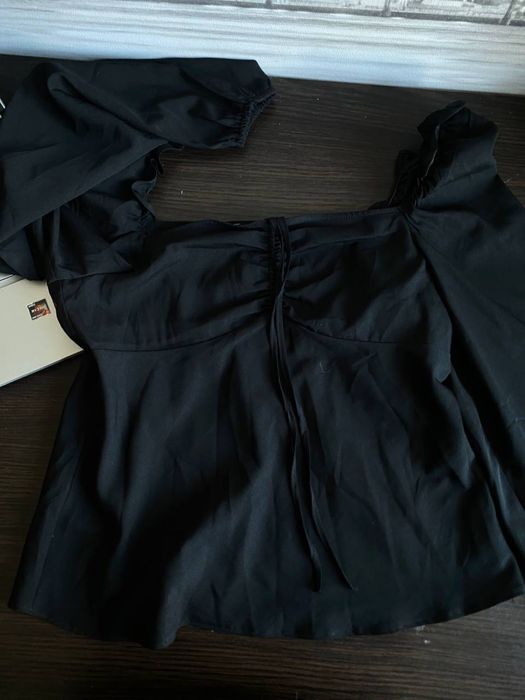 Чорна кофта