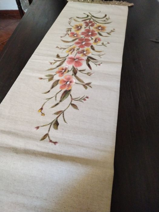 Caminho de mesa pintado