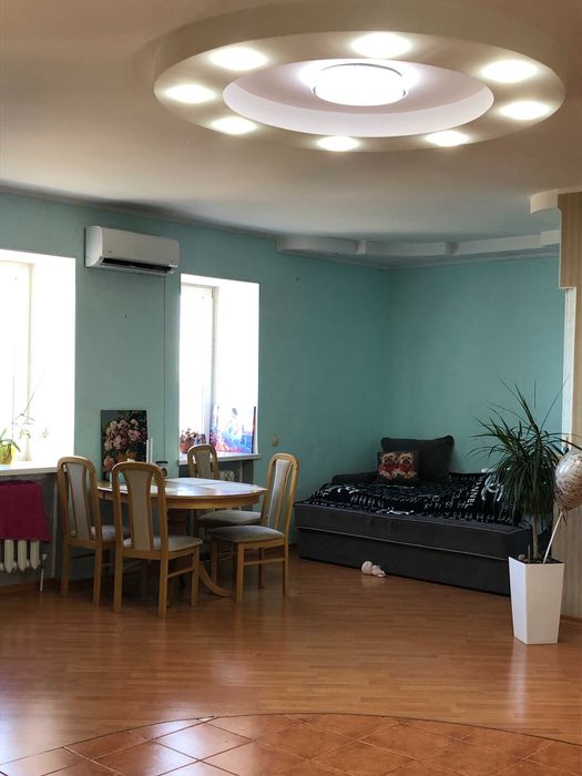 Продам:2-х к.кв.,общ.68м,с ремонтом,необычная планировка.