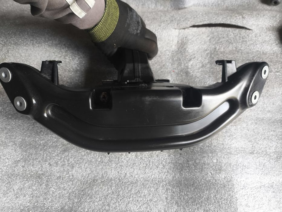 Aprilia rs 125 stelaż czaszy zegarów licznika