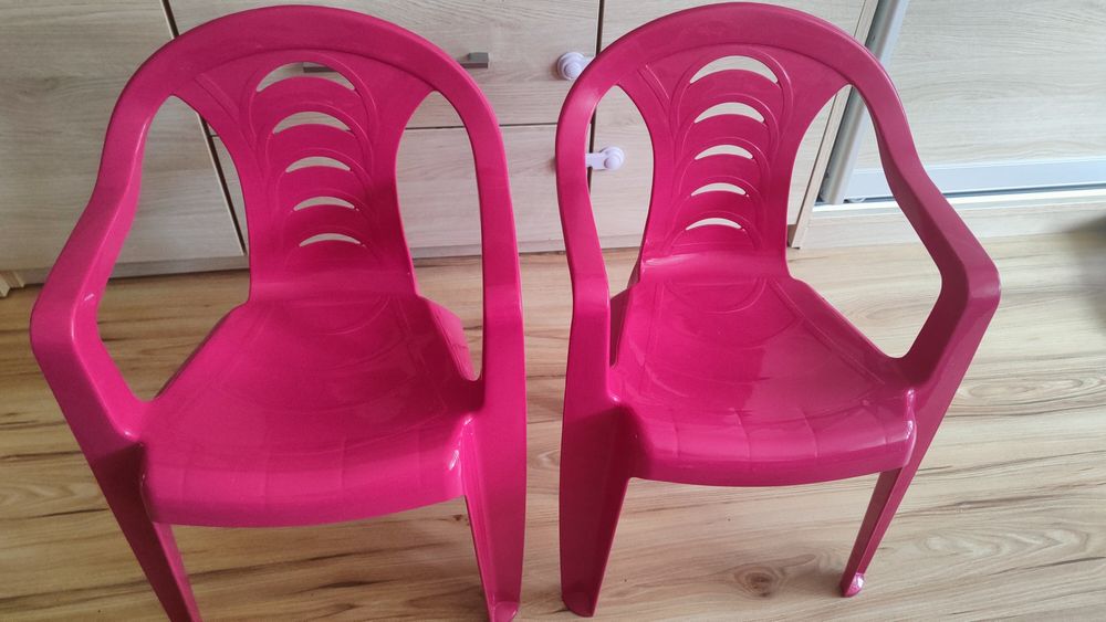 Zestaw plastikowy stolik i dwa krzesła dla dzieci