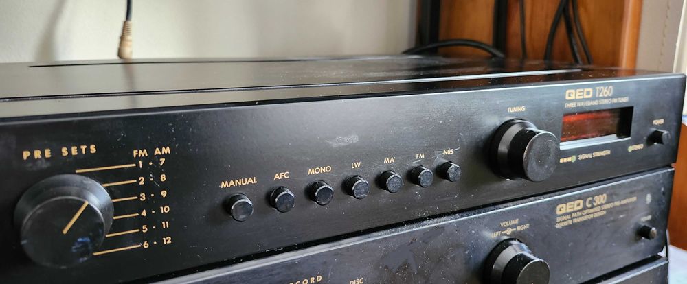 QED T260 Tuner / Sintonizador